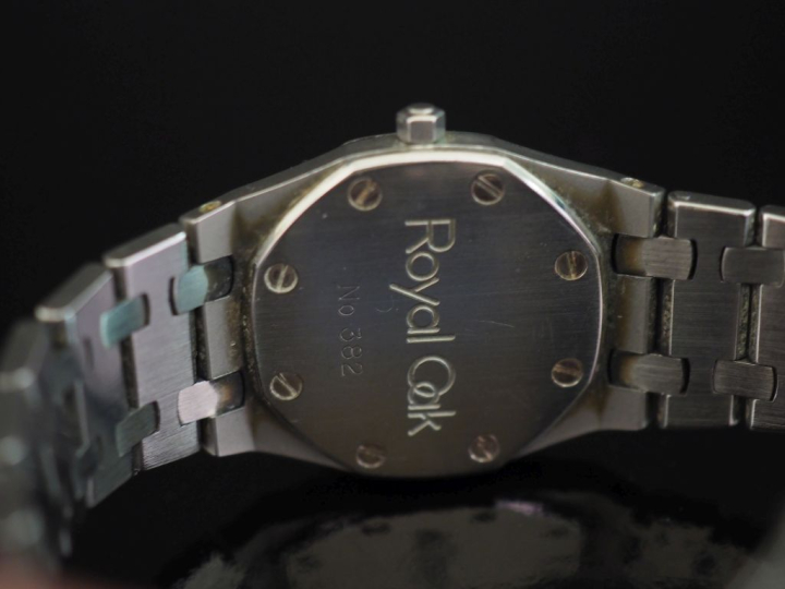 AUDEMARS PIGUET Royal Oak No. 382 Montre bracelet de dame en acier Boî