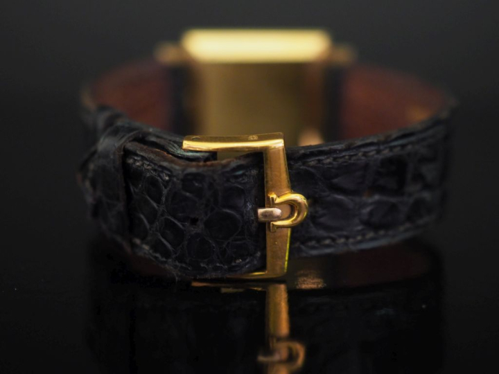 OMÉGA Boitier No. 111023 Mouvement No. 20243754 Montre bracelet en or 