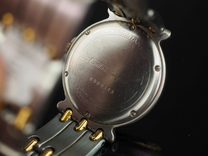 PEQUIGNET,  Montre bracelet en acier. Cadran à fond blanc et pastilles