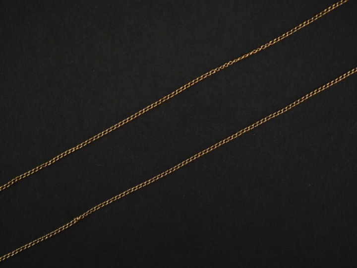 Chaine en or jaune 750, maille gourmette. Poids. 1,72 g  (cassée)   