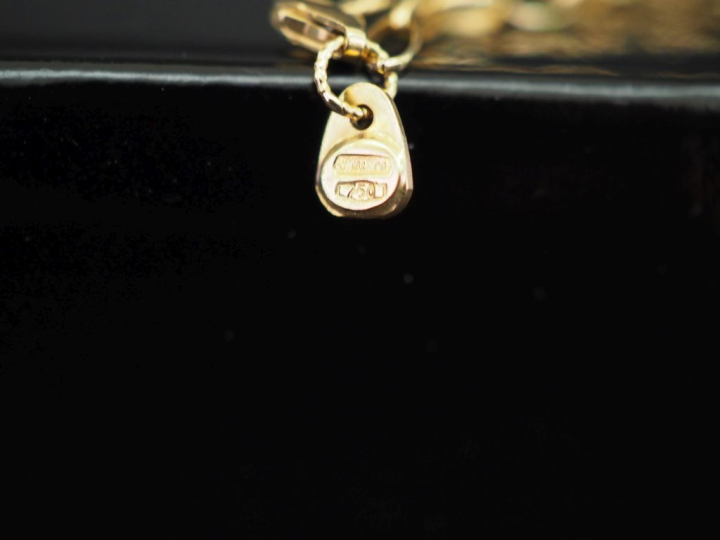 Bracelet de naissance en or jaune 750, maille fantaisie. Gravé "Emma".