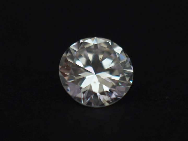 Diamant rond taille brillant sur papier pesant 1,08 ct, de couleur F S