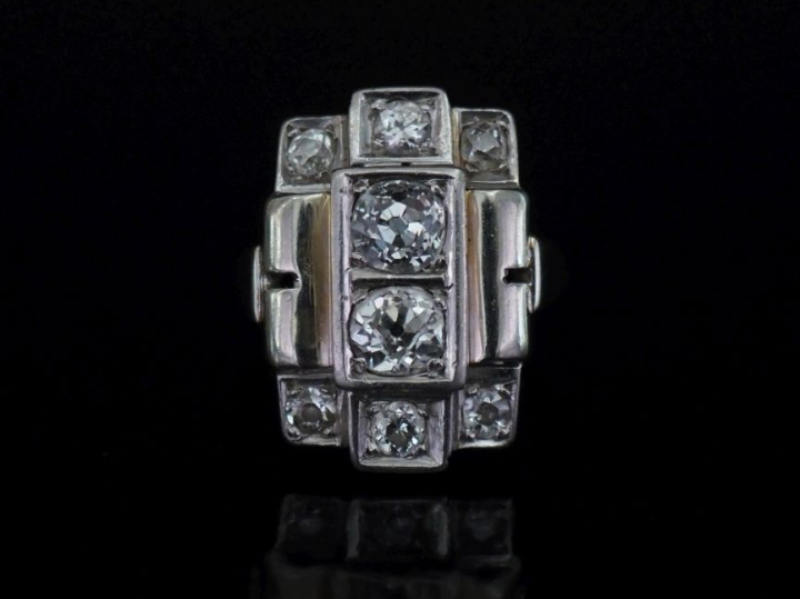 Bague de style Art déco en or blanc 750, sertie de huit diamants taill