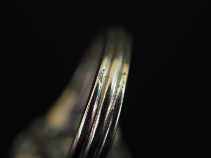 Ravissante bague de forme marguerite en platine et or blanc 750, serti