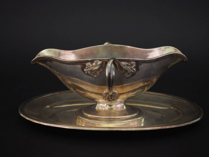 Saucière et son dormant de style Louix XV en argent 925, poinçon Miner