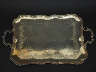 Vente aux enchères Grand plateau Napoléon III de style Louis XV en argent 925, poinçon Mi