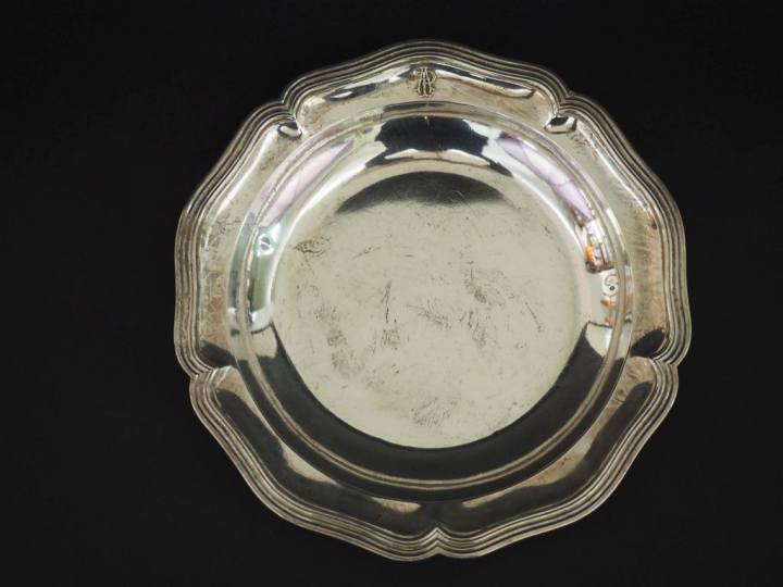 Plat rond creux de style Louis XV en argent 925, poinçon Minerve, modè
