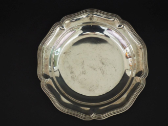 Vente aux enchères Plat rond creux de style Louis XV en argent 925, poinçon Minerve, modè
