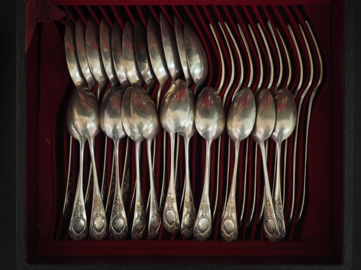 Partie de ménagère de style Louis XV en argent 925, poinçon Minerve, m