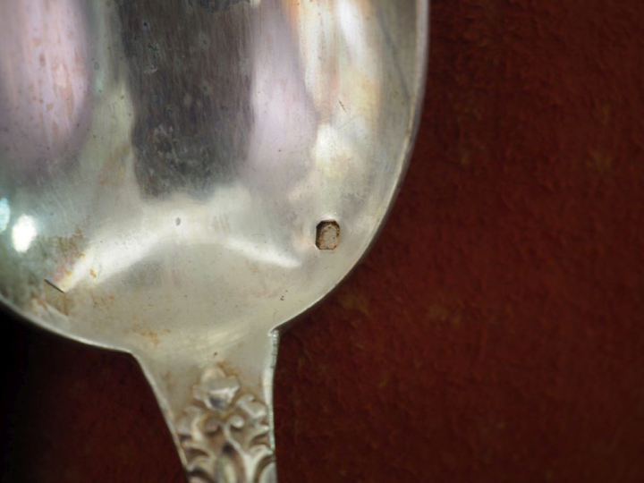 Suite de douze grands couverts en argent 925, poinçon Minerve, à décor