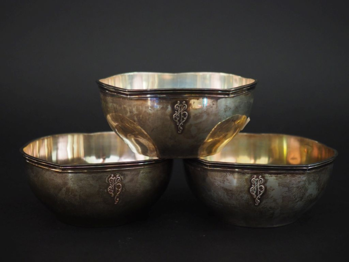 Suite de trois rinces doigts en argent et vermeil 925, poinçon Minerve