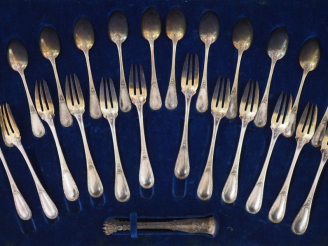 Vente aux enchères Service à thé de style Louis XVI en argent et vermeil 925, poinçon Min