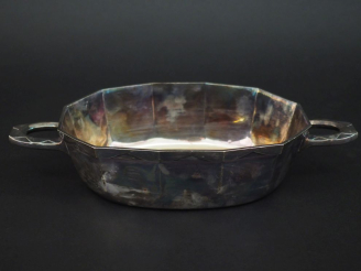 Vente aux enchères Corbeille à anses de style Art déco à pans coupés en argent étranger 8