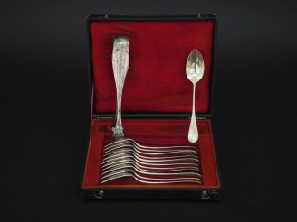 Vente aux enchères Service à thé en argent 925, poinçon Minerve, modèle baguette. Monogra