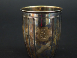 Vente aux enchères Timbale en argent et vermeil 925, poinçon Minerve, à décor de cannelur