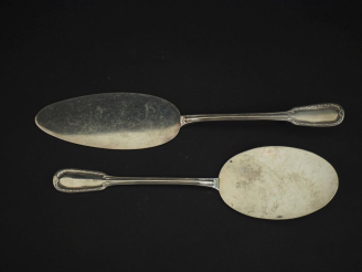 Vente aux enchères Ensemble comprenant une pelle à glace et une pelle à tarte en argent 9