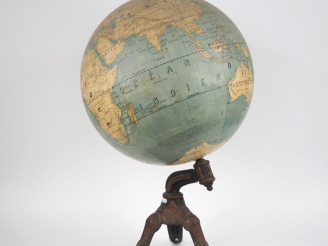 Vente aux enchères LAROCHETTE, BONNEFOND ET DELAGRAVE.  Grand globe terrestre fin XIXème 