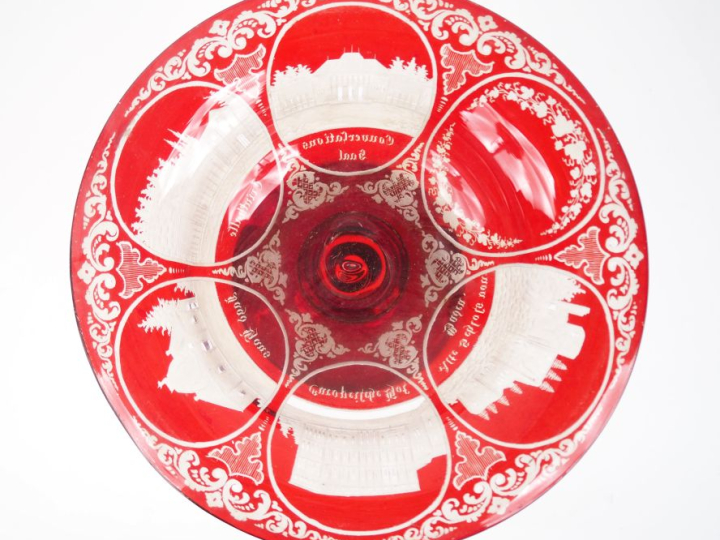 Coupe XIXème en cristal bicolore de Bohème.  H. 15,5 cm