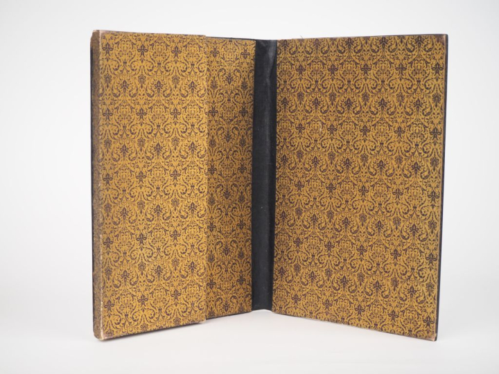 Reliure ou porte documents Napoléon III en carton mâché noir et marque