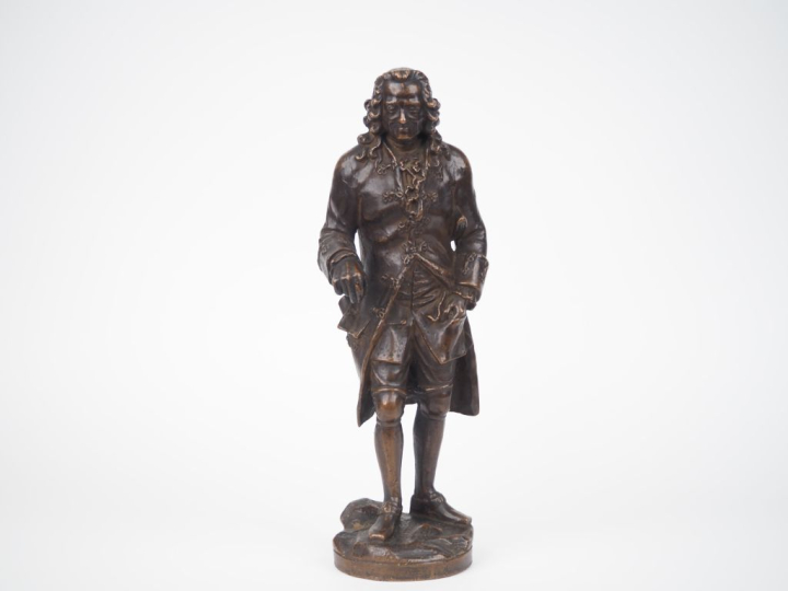 Ecole française XIXème. Sculpture en bronze "Voltaire" H. 38 cm