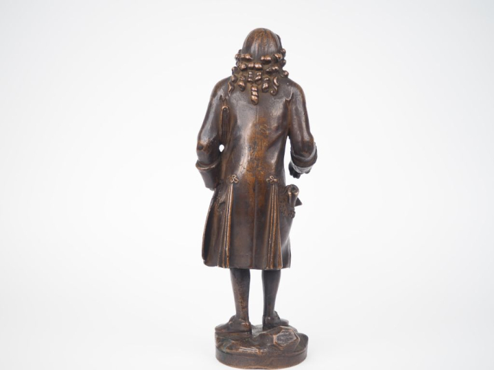 Ecole française XIXème. Sculpture en bronze "Voltaire" H. 38 cm