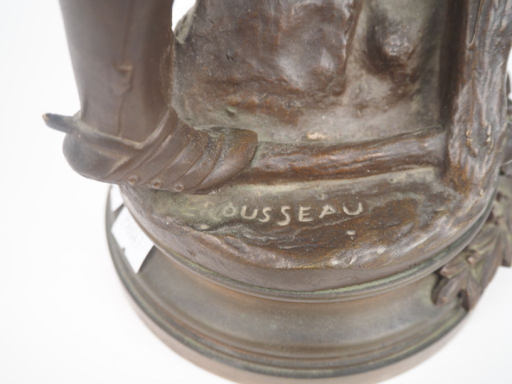 E. ROUSSEAU.  "Jeanne d'Arc " Sculpture en bronze à patine brune (manq