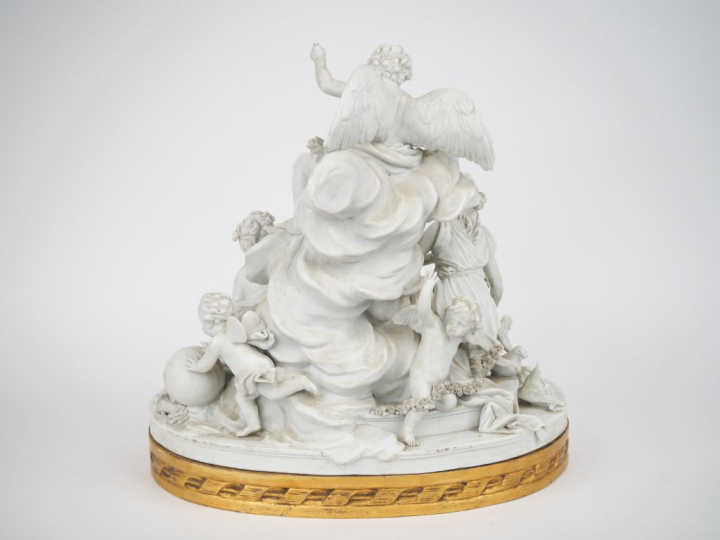 SEVRES (d'après). "Allégorie de l'amour" Groupe en biscuit Dim. 40 x 4