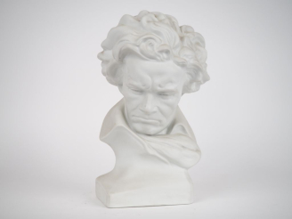 Vente aux enchères THARAUD.  "Beethoven" Sujet en biscuit de Limoges.  H. 33 cm