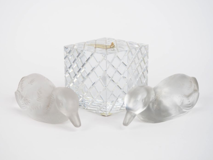 BACCARAT.  2 sujets en cristal moulé "canard" Dim. 5 x 12,5 cm  Dim. 4