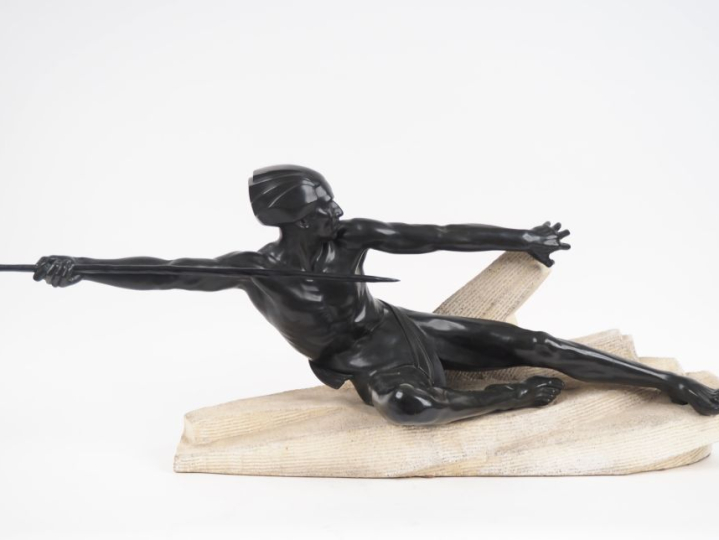 LE VERRIER.  "le lanceur de saguée". Grande sculpture en bronze à pati