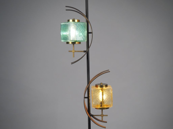 Lampadaire scandinave en bois courbé, éclairant à deux lumières en ver