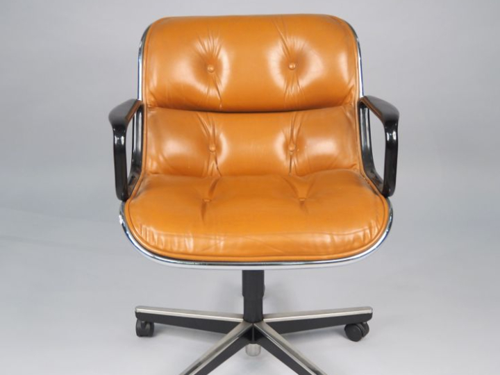 Fauteuil de bureau Pollock pour Knoll garniture de cuir cognac.