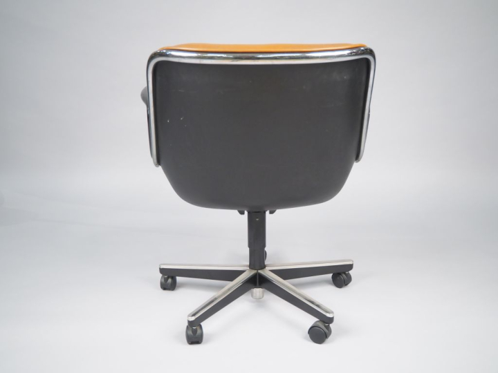 Fauteuil de bureau Pollock pour Knoll garniture de cuir cognac.