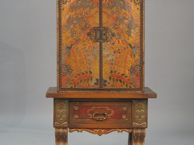 Petite armoire de salle à manger 1950 en cuir gauffré polychrome à déc