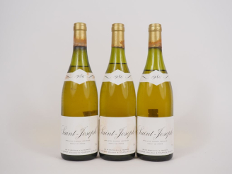 Vente aux enchères 3 BOUTEILLES SAINT JOSEPH A. TOURNON - 1986 - 1 à 3,5 CM/1 à 4 CM/1 à 