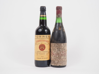 Vente aux enchères 2 BOUTEILLES TORRES : 1 VINO DE LICOR TORRESDORT NM/1 SANGRE DE TORO 1