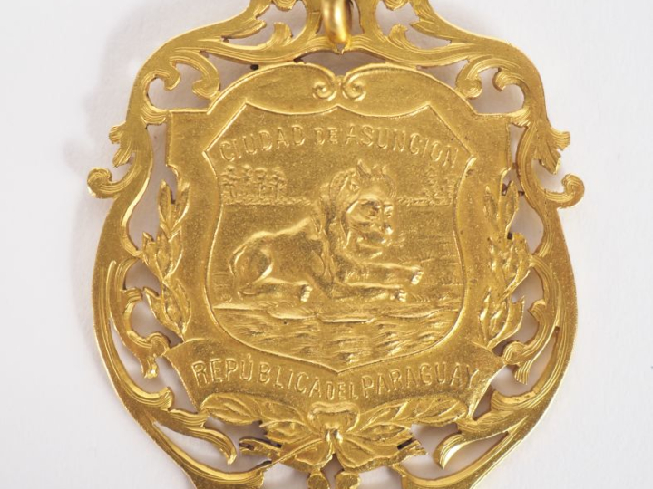Médaille en or. Ciudad de Asuncion Republica del Paraguay datée XI 927