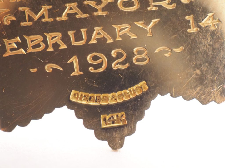 MEDAILLE DE RECOMPENSE OFFERTE PAR LE MAIRE DE NEW YORK A DIEUDONNE CO