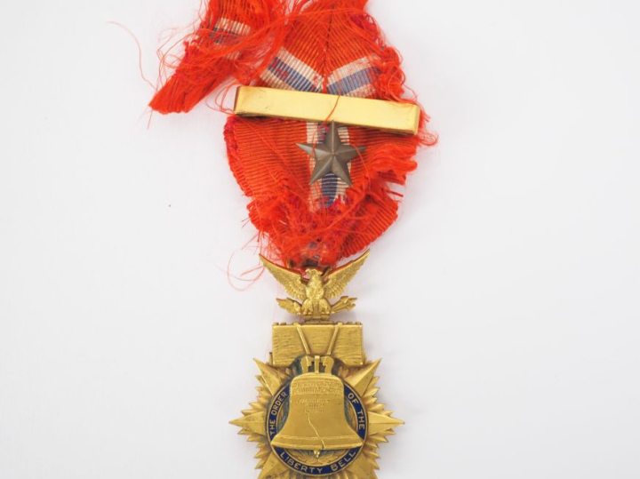 USA  ORDRE DE LA CLOCHE DE LA LIBERTE  Insigne de membre de Dieudonné 