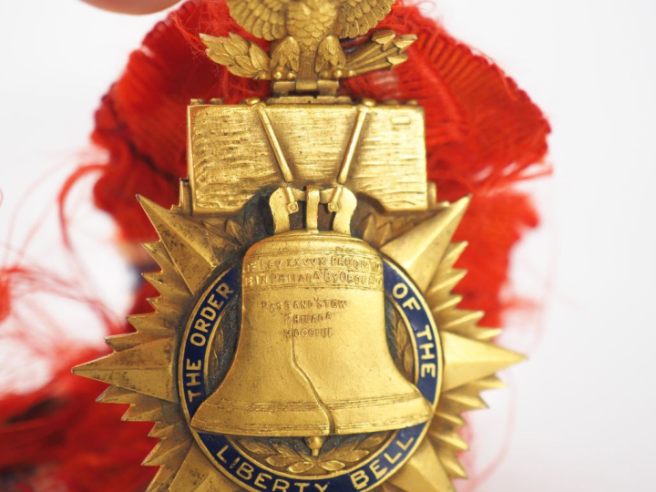 USA  ORDRE DE LA CLOCHE DE LA LIBERTE  Insigne de membre de Dieudonné 