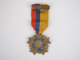 Vente aux enchères EQUATEUR  ORDRE D’ABDON CALDERON (1904) Insigne de Dieudonné Costes.  