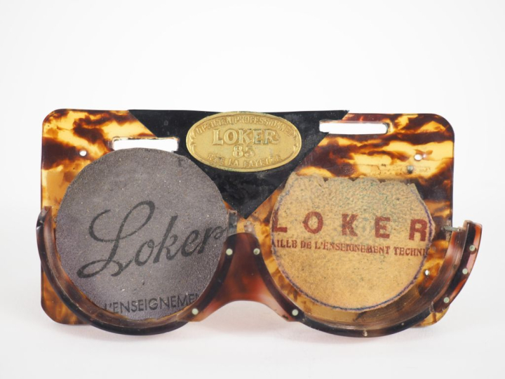 LOKER 85, Opticien Professionnel Rue La Fayette, paire de compteurs en