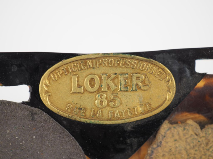 LOKER 85, Opticien Professionnel Rue La Fayette, paire de compteurs en