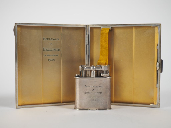 Cadeau de la ville de Bordeaux à Maurice Bellonte.  Dans son coffret e