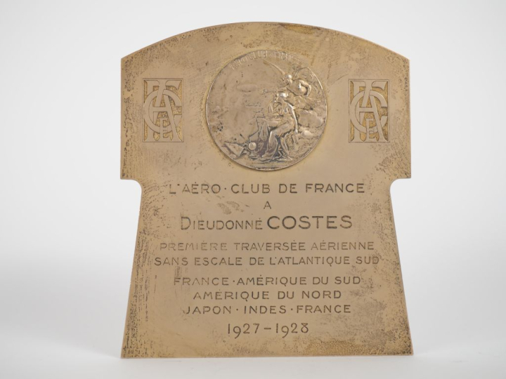 Médaille en argent de l'Aéroclub de France sur une plaque en métal arg