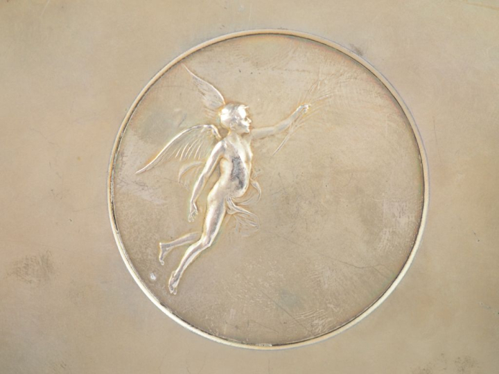 Médaille en argent de l'Aéroclub de France. Sur une plaque en métal ar