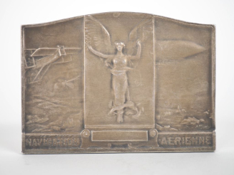 Vente aux enchères A. MORLON.  Plaque rectangulaire en argent : "Navigation aérienne, Le 