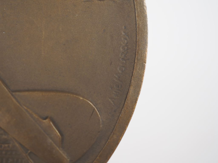 Anie MOUROUX.  Médaille en bronze M. Bellonte D. Costes Paris New York