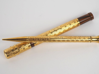 Vente aux enchères WATERMAN.  Stylo mine en or, porte la mention gravée "Costes 14 avril 