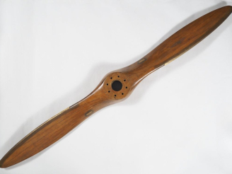 Vente aux enchères Grande hélice pour Stampe SV4.  En bois recouvert de toile enduite.  L